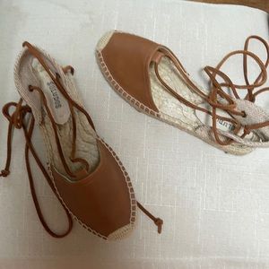 Flat espadrilles tan